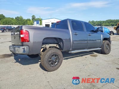 Trzecie zdjęcie samochodu z tyłu: 2011 CHEVROLET SILVERADO C1500 LT VIN:3GCPCSE01BG200023 - miniatura