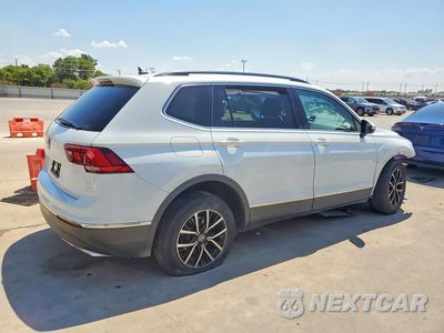 Trzecie zdjęcie samochodu z tyłu: 2021 VOLKSWAGEN TIGUAN SE VIN:3VV3B7AX1MM099525 - miniatura