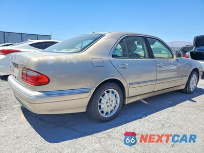Trzecie zdjęcie samochodu z tyłu: 2000 MERCEDES-BENZ E 320 4MATIC VIN:WDBJF82J2YX039715 - miniatura