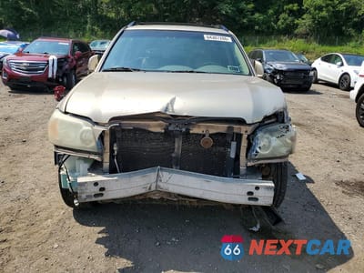 Piąte zdjęcie samochodu w środku: 2004 TOYOTA HIGHLANDER BASE VIN:JTEEP21A740047127 - miniatura