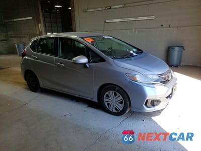 Czwarte zdjęcie samochodu z boku: 2018 HONDA FIT LX VIN:3HGGK5H49JM735413 - miniatura