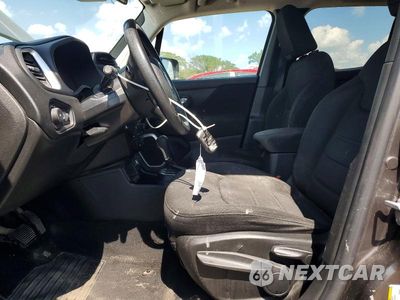 Zdjęcie 7 z 12 samochodu: 2019 JEEP RENEGADE LATITUDE VIN:ZACNJABB1KPK90752 - miniatura