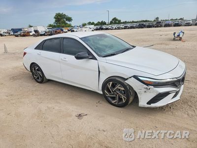 Czwarte zdjęcie samochodu z boku: 2025 HYUNDAI ELANTRA SEL SPORT VIN:KMHLM4DG3SU961828 - miniatura