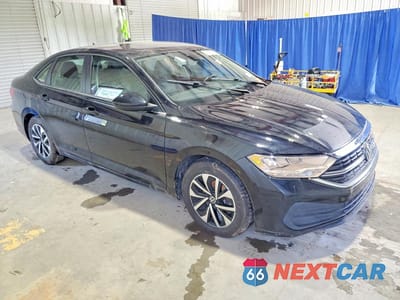 Czwarte zdjęcie samochodu z boku: 2024 VOLKSWAGEN JETTA S VIN:3VW5M7BU3RM057741 - miniatura