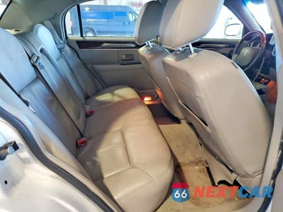 Zdjęcie 10 z 12 samochodu: 2011 LINCOLN TOWN CAR SIGNATURE LIMITED VIN:2LNBL8CVXBX761236 - miniatura