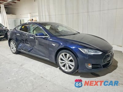 Czwarte zdjęcie samochodu z boku: 2015 TESLA MODEL S 85D VIN:5YJSA1H27FF082062 - miniatura