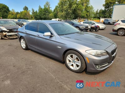 Czwarte zdjęcie samochodu z boku: 2013 BMW 528 I VIN:WBAXG5C5XDD228842 - miniatura