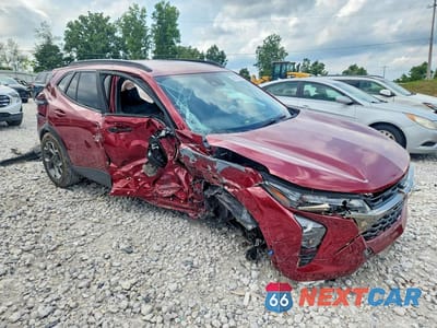 Czwarte zdjęcie samochodu z boku: 2025 CHEVROLET TRAX 1LT VIN:KL77LHEPXSC160914 - miniatura