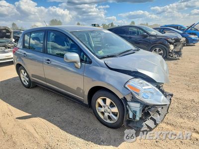 Czwarte zdjęcie samochodu z boku: 2012 NISSAN VERSA 1.8 S VIN:3N1BC1CPXCK809620 - miniatura