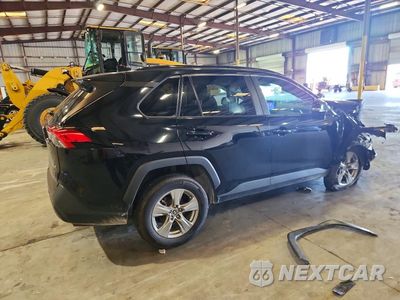 Trzecie zdjęcie samochodu z tyłu: 2023 TOYOTA RAV4 XLE VIN:2T3W1RFVXPW285388 - miniatura