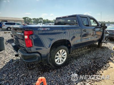 Trzecie zdjęcie samochodu z tyłu: 2021 CHEVROLET SILVERADO K1500 CUSTOM VIN:1GCRYBEK2MZ309296 - miniatura
