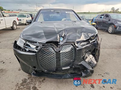 Piąte zdjęcie samochodu w środku: 2023 BMW IX M60 VIN:WB533CF07PCK57903 - miniatura