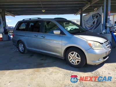 Czwarte zdjęcie samochodu z boku: 2005 HONDA ODYSSEY EXL VIN:5FNRL38755B123433 - miniatura