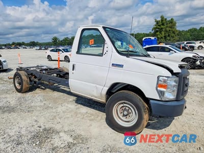 Czwarte zdjęcie samochodu z boku: 2023 FORD ECONOLINE E350 SUPER DUTY CUTAWAY VAN VIN:1FDWE3FKXPDD07079 - miniatura