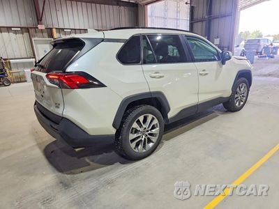 Trzecie zdjęcie samochodu z tyłu: 2021 TOYOTA RAV4 XLE PREMIUM VIN:2T3A1RFV3MW152171 - miniatura