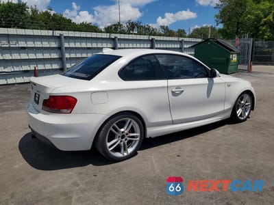 Trzecie zdjęcie samochodu z tyłu: 2011 BMW 135 I VIN:WBAUC9C55BVM09120 - miniatura