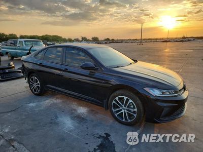Czwarte zdjęcie samochodu z boku: 2025 VOLKSWAGEN JETTA SPORT VIN:3VWBX7BU7SM080150 - miniatura