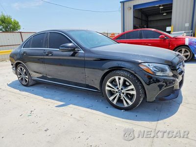 Czwarte zdjęcie samochodu z boku: 2017 MERCEDES-BENZ C 300 VIN:55SWF4JB0HU203661 - miniatura