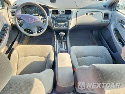 Zdjęcie 8 z 12 samochodu: 2002 HONDA ACCORD SE VIN:1HGCG56752A130848 - miniatura
