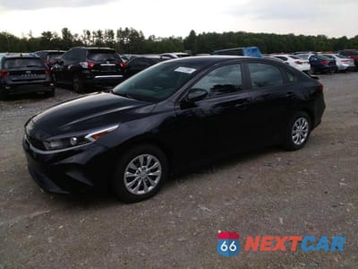 2023 KIA FORTE LX 3KPF24AD1PE555568 - główne zdjęcie licytacji z USA - miniatura