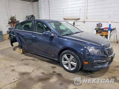 Czwarte zdjęcie samochodu z boku: 2015 CHEVROLET CRUZE LT VIN:1G1PE5SBXF7116715 - miniatura