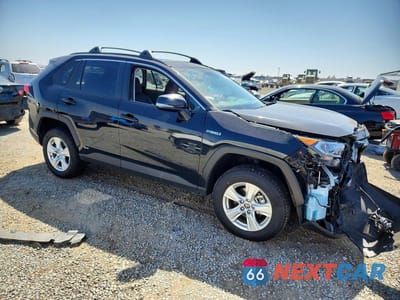 Czwarte zdjęcie samochodu z boku: 2021 TOYOTA RAV4 XLE VIN:4T3RWRFV2MU034939 - miniatura