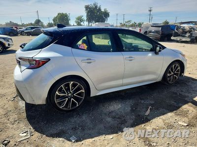 Trzecie zdjęcie samochodu z tyłu: 2021 TOYOTA COROLLA XSE VIN:JTNC4MBE4M3145687 - miniatura
