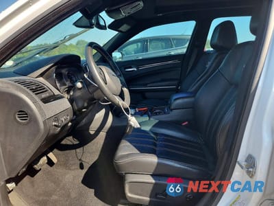Zdjęcie 7 z 12 samochodu: 2020 CHRYSLER 300 S VIN:2C3CCABTXLH178455 - miniatura