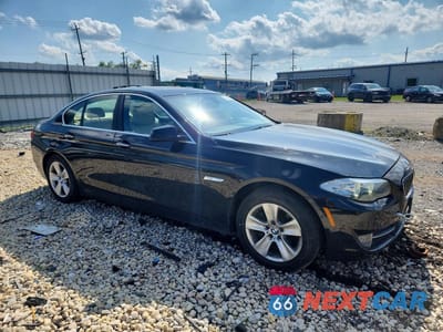 Czwarte zdjęcie samochodu z boku: 2013 BMW 528 XI VIN:WBAXH5C58DD110060 - miniatura