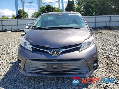 Piąte zdjęcie samochodu w środku: 2019 TOYOTA SIENNA XLE 7-PASSENGER VIN:5TDDZ3DC8KS220578 - miniatura