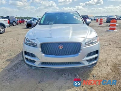Piąte zdjęcie samochodu w środku: 2018 JAGUAR F-PACE PRESTIGE VIN:SADCK2FX2JA269673 - miniatura
