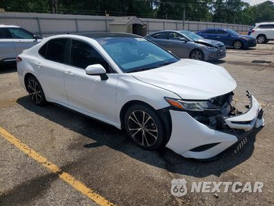Czwarte zdjęcie samochodu z boku: 2020 TOYOTA CAMRY SE VIN:4T1G11AK7LU305358 - miniatura