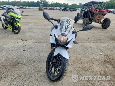 Drugie zdjęcie samochodu z przodu: 2018 SUZUKI GSX250R VIN:LC6DN11A8J1102119 - miniatura