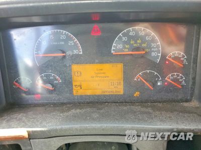 Zdjęcie 9 z 12 samochodu: 2006 VOLVO VNL SEMI TRUCK VIN:4V4NC9TJ26N428934 - miniatura