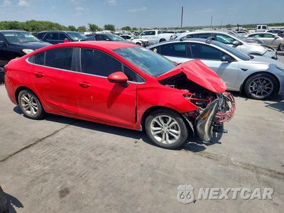 Czwarte zdjęcie samochodu z boku: 2019 CHEVROLET CRUZE LT VIN:1G1BE5SM7K7126639 - miniatura