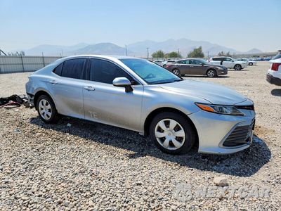 Czwarte zdjęcie samochodu z boku: 2022 TOYOTA CAMRY LE VIN:4T1C11AK2NU062446 - miniatura