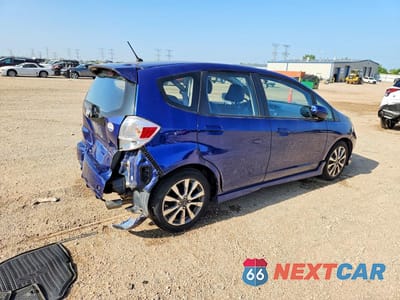 Trzecie zdjęcie samochodu z tyłu: 2012 HONDA FIT SPORT VIN:JHMGE8H56CC039921 - miniatura