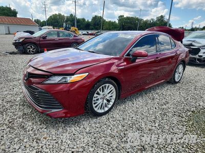 2018 TOYOTA CAMRY HYBRID XLE 4T1B21HK7JU501794 - główne zdjęcie licytacji z USA - miniatura