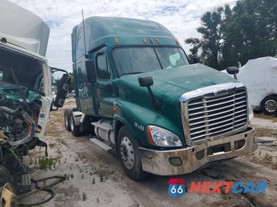 Czwarte zdjęcie samochodu z boku: 2010 FREIGHTLINER CASCADIA 125 VIN:1FUJGLDR1ALAF1055 - miniatura