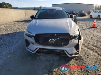 Piąte zdjęcie samochodu w środku: 2025 VOLVO XC60 PLUS VIN:YV4M12RC3S1091461 - miniatura