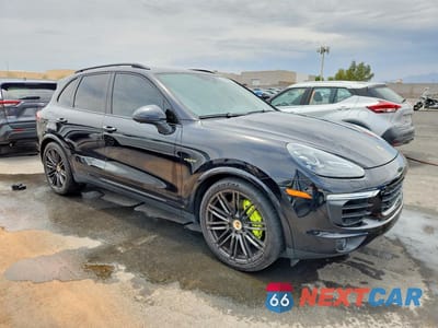 Czwarte zdjęcie samochodu z boku: 2017 PORSCHE CAYENNE SE HYBRID PLATINUM VIN:WP1AE2A20HLA70625 - miniatura