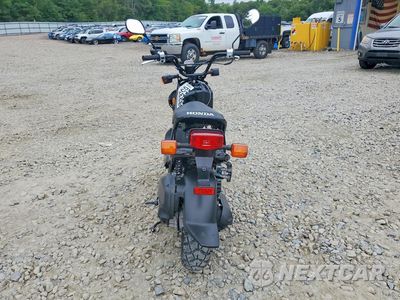 Czwarte zdjęcie samochodu z boku: 2017 HONDA NPS50 VIN:JH2AF5813HK503705 - miniatura