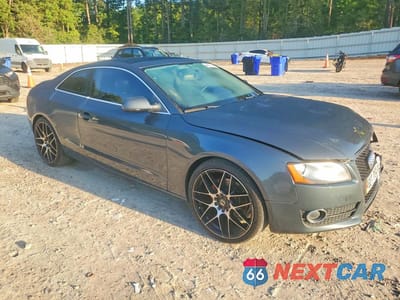 Czwarte zdjęcie samochodu z boku: 2010 AUDI A5 PREMIUM VIN:WAUCFAFR6AA048456 - miniatura