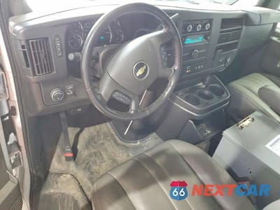Zdjęcie 8 z 12 samochodu: 2020 CHEVROLET EXPRESS G2500 VIN:1GCWGAFG7L1271071 - miniatura