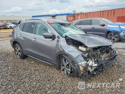 Czwarte zdjęcie samochodu z boku: 2019 NISSAN ROGUE SV VIN:5N1AT2MTXKC760767 - miniatura
