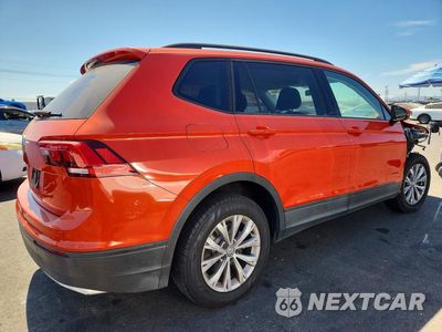 Trzecie zdjęcie samochodu z tyłu: 2019 VOLKSWAGEN TIGUAN S VIN:3VV1B7AX3KM044675 - miniatura