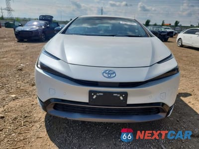 Piąte zdjęcie samochodu w środku: 2024 TOYOTA PRIUS XLE VIN:JTDADABU5R3018035 - miniatura