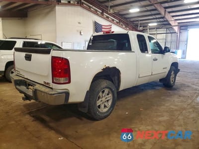Trzecie zdjęcie samochodu z tyłu: 2010 GMC SIERRA K1500 SLE VIN:1GTSKVE31AZ143667 - miniatura