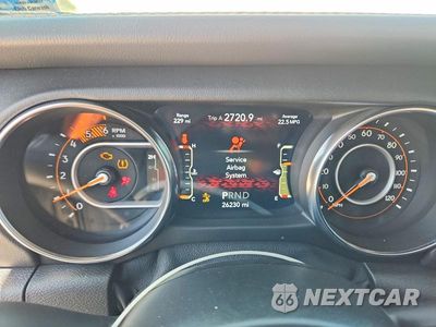 Zdjęcie 9 z 13 samochodu: 2021 JEEP WRANGLER UNLIMITED SAHARA VIN:1C4HJXEM8MW637645 - miniatura