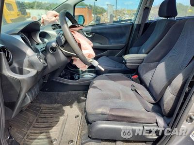 Zdjęcie 7 z 13 samochodu: 2010 HONDA FIT SPORT VIN:JHMGE8H49AS018166 - miniatura